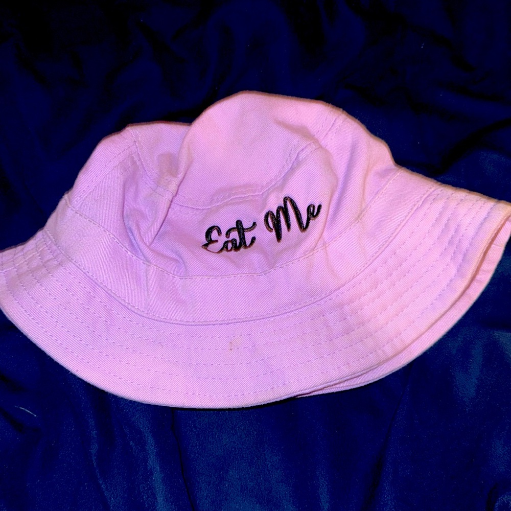 Bucket hat